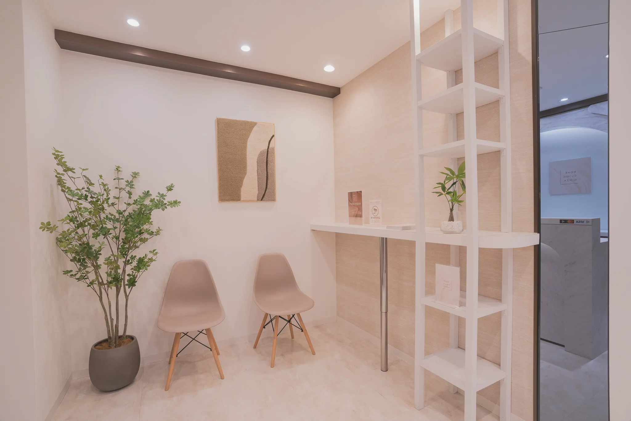 ROHE CLINIC GINZA(ローエクリニック銀座)_待合室の様子