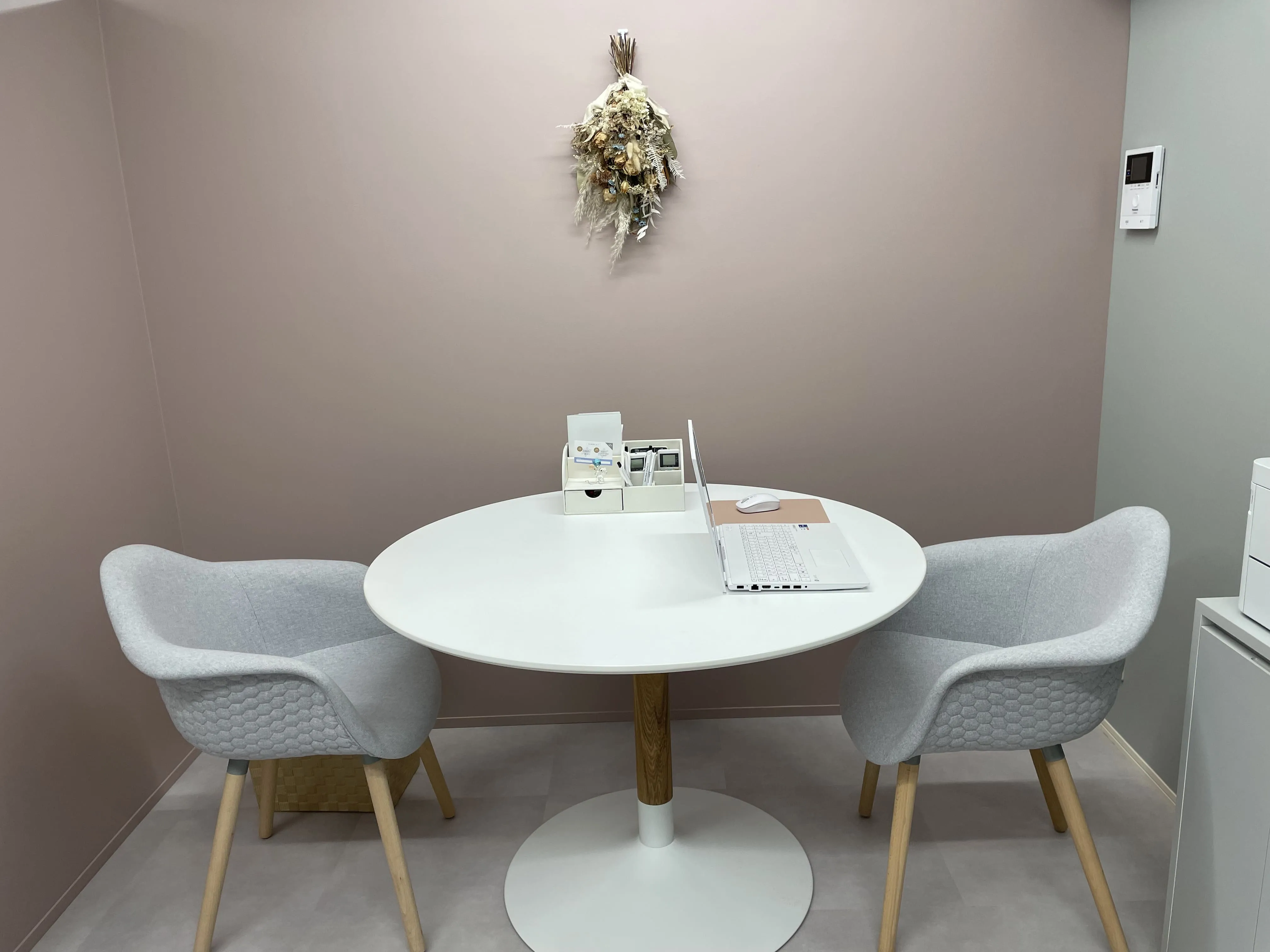 STスキンクリニック青山_カウンセリングルームの様子