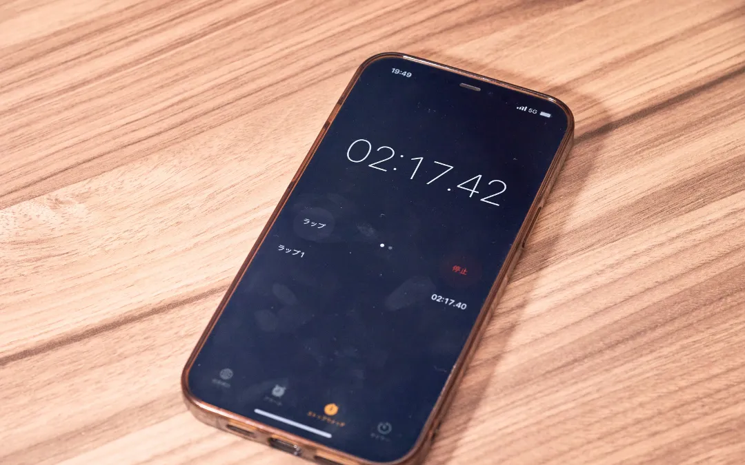 ストップウォッチを使用し、トローチが溶けきるまでの時間を計測