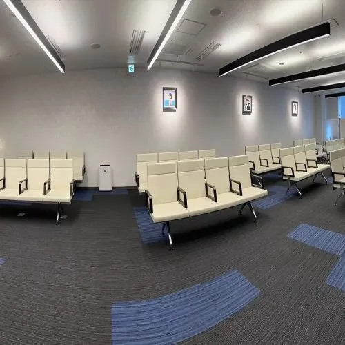 先進会眼科 名古屋栄_待合室の様子