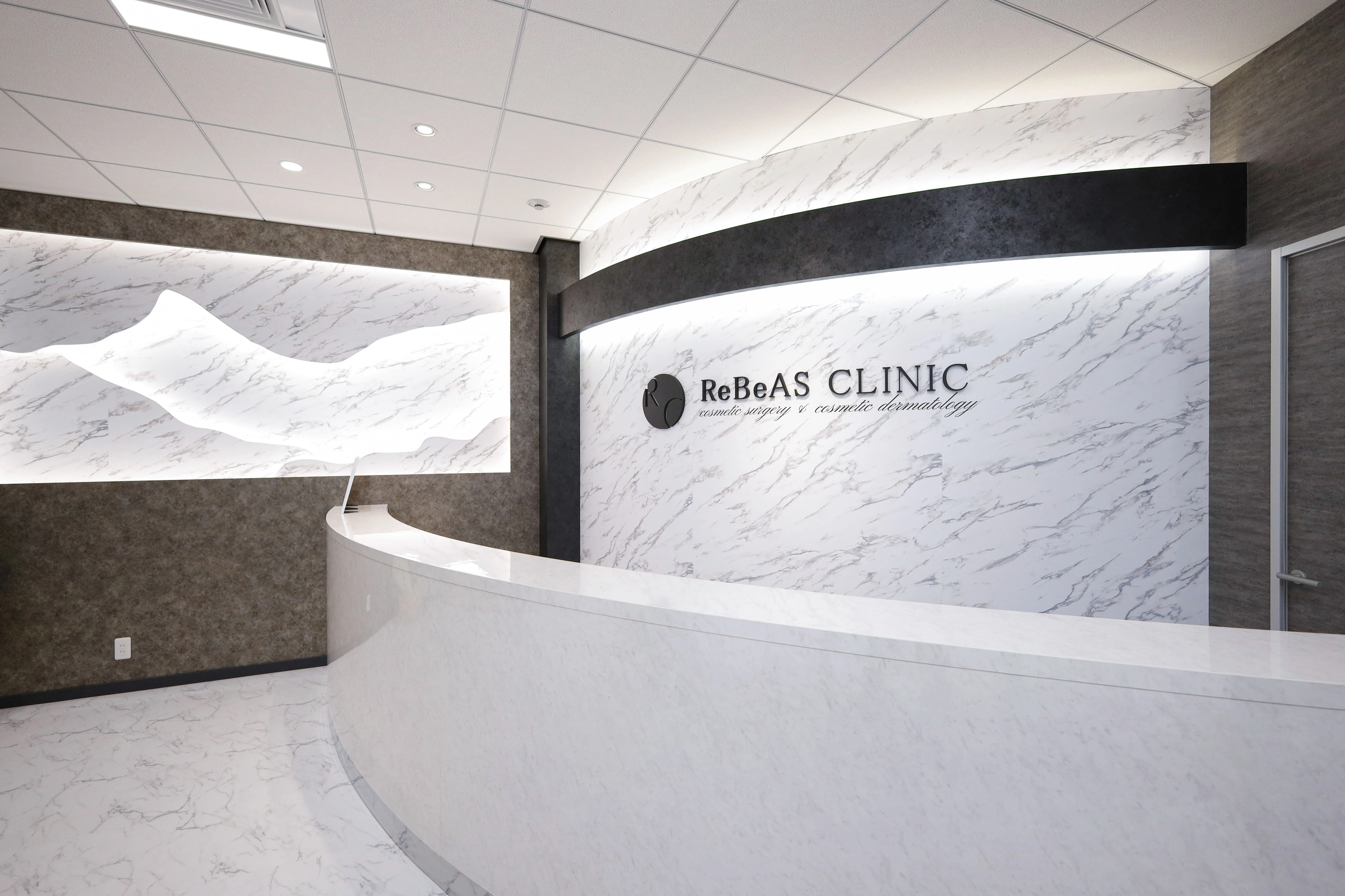 ReBeAS CLINIC(レビアスクリニック)_受付の様子
