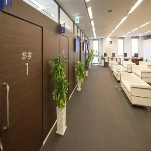 先進会眼科 福岡天神_待合室の様子_1