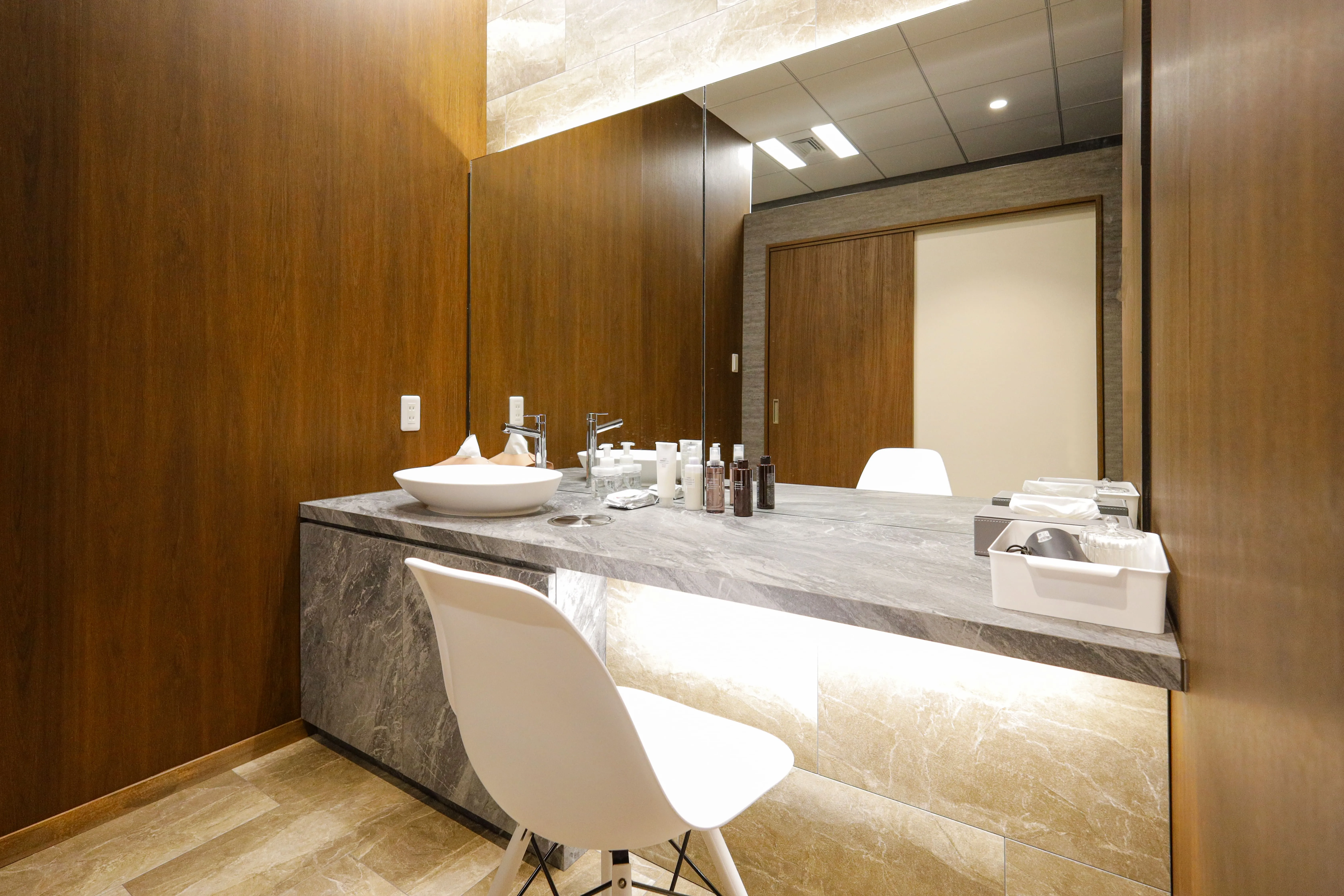 ReBeAS CLINIC(レビアスクリニック)_パウダールームの様子