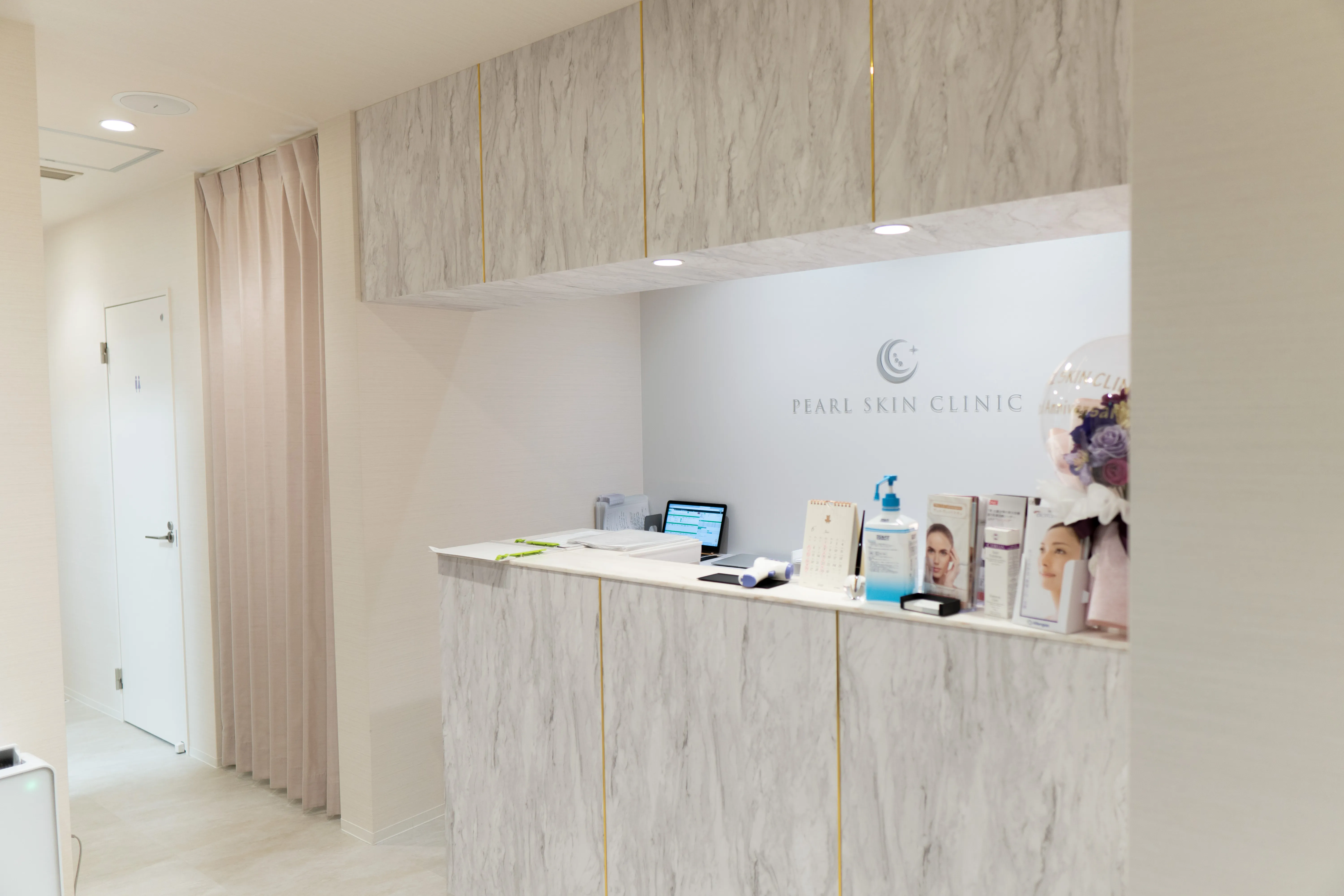 パールスキンクリニック天神_受付の様子