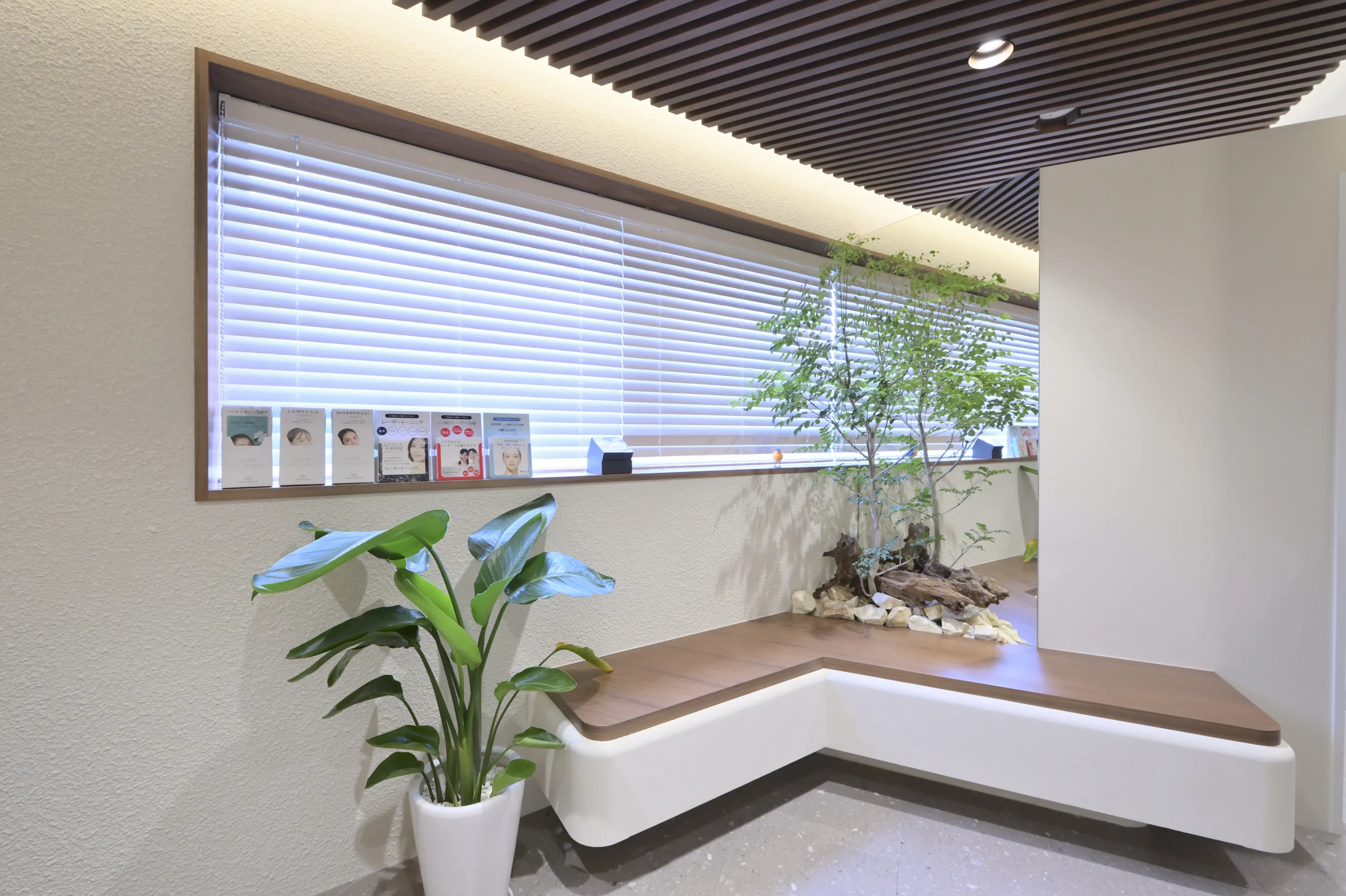 眠れるスキンクリニック田町_待合室の様子